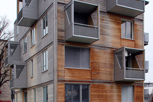  Das aus vorgefertigten massiven Holzwandelementen und Holzdecken 2010 auf einem alten Keller aufgestellte viergeschossige Holzhaus „H4“ ist in Bad Aibling das erste Gebäude der „city of wood“ 