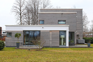  2013 als Holz-Riegel-Konstruktion fertig gestelltes Doppelhaus 