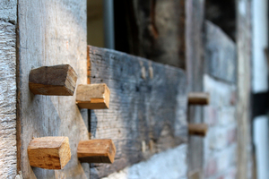  Das Gebälk wurde traditionell mit Holznägeln miteinander verbunden 