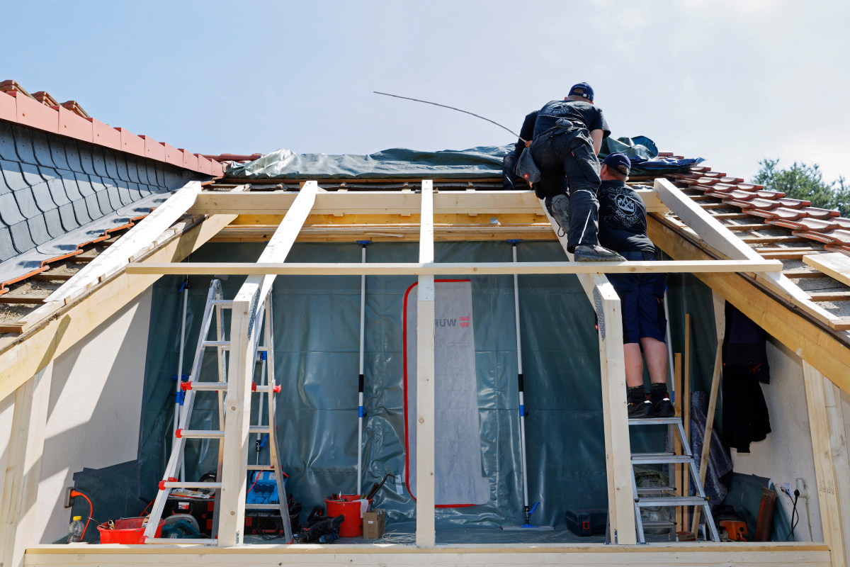Dachbalkon im Steildach einbauen - dach+holzbau