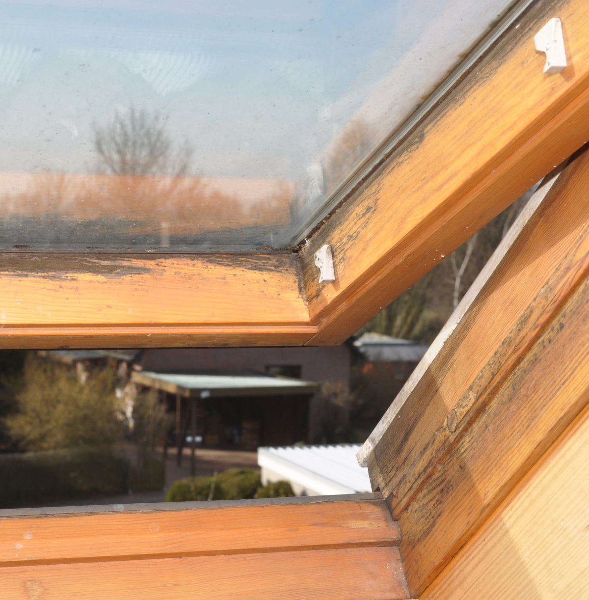 Alte Dachfenster ausgetauscht - dach+holzbau