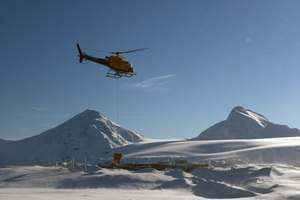  Das Baumaterial wurde mit dem Hubschrauber angeliefert 