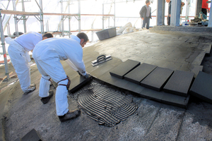  Die Dämmung des Neuaufbaus aus Schaumglas wurde direkt auf die Betonschale aufgeklebt 