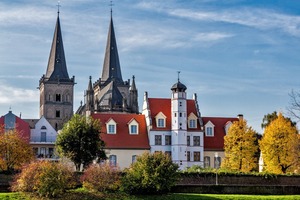  Der Dom und im Vordergrund das ehemalige Kartäuserkloster in Xanten Foto: Nelskamp 