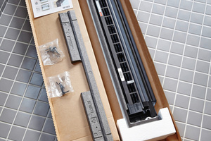  Im Lieferumfang von „Balanced Ventilation“ sind neben dem neuen Markisenkasten und Dämmblock auch die erforderlichen Schrauben enthalten Foto: Velux Deutschland GmbH 